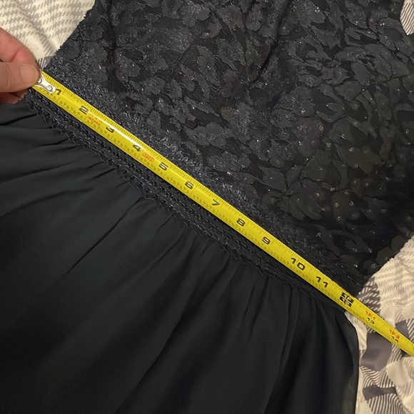 Prom Formal Dress size 5 - Picture 7 of 8